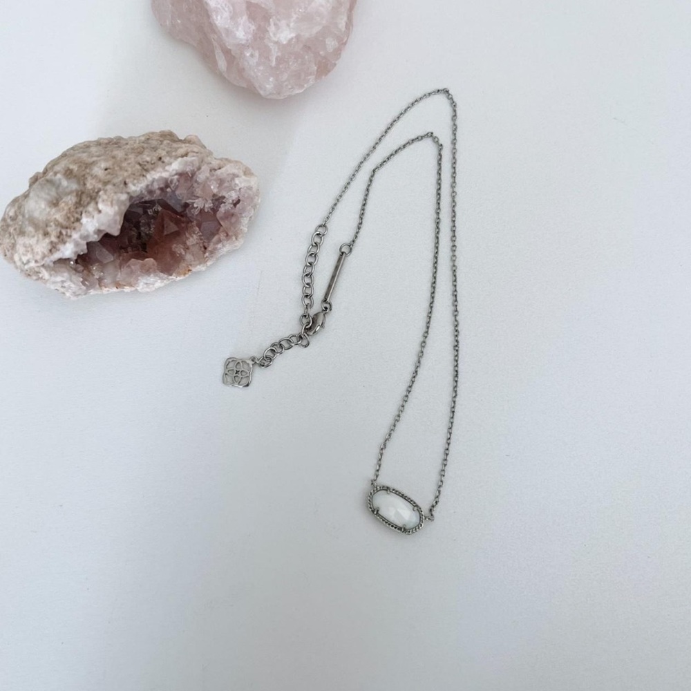 Kendra Scott mini pendant necklace